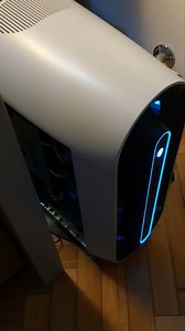 Aurora r11 fans keeps turning on and off (always the same intervals) while playing any game.