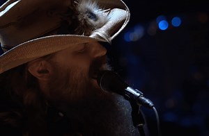 Watch Chris Stapleton Deliver A Soulful Cover Of Vince Gill’s “Whenever You Come Around” | Whiskey Riff