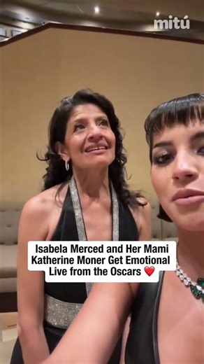 Isabela Merced and her mamá get emotional at how far she's come at the Oscars 🥹❤️