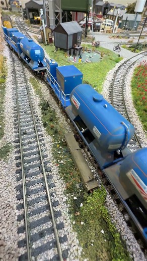 20109 and20311 top and tail over a Peco streamlined points crossover.