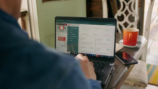 With convenient mobile and digital banking and unbeatable customer service, get to know the advantages of banking local. | Gulf Coast Bank & Trust Co.