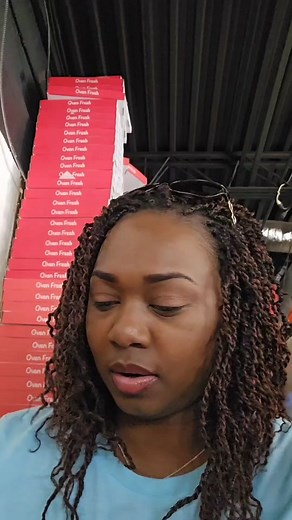 Enjoying a slice @stevespizza in North Miami. I've been enjoying their food since I was a teenager. Love love love this place. What's your favorite hole in the wall/Mom and Pop restaurant. #thefoodieinitiative #forkyeahfoodies #foodadmirersoftheworld #eatnorthamerica #influencer #socialinfluencer #foodie #foodblogger #teamdzml #floridafoodie #traveleatdrinkrepeat #pizza #foodiesinternationalchat #yummy #droolworthy #droolicious #likesforlike #likethis #miamieats #holeinthewall