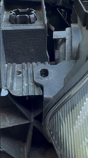 2012-2018 Ford Focus Hatchback Headlight Assembly Replacement ‪@ElmoMotorWorks‬