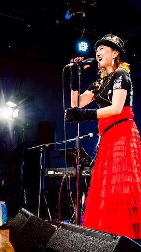 鳥越たかこ(Takako Torigoe) on Instagram: "2025.11.2 北九州小倉もりつね音楽祭 @守恒みらいホール 地元北九州で、バンド編成で、 ホールで、コンサートをすること！ 長年のささやかな夢が実現した1日でした ちょっと泣きそうになってこらえました ⁡ 来年も地元で自分の作品でコンサートが出来るように 心に彩り増えるような楽曲作品を増やしていきます ⁡ あなたにこの日に会えて、本当に嬉しかった！ 来てくれて、笑ってくれて、踊ってくれて どうもありがとう🎄✨ ⁡ 🎄✨Special Thanks to: 🎹 @ta.pianolovely.kousei 🎸 @ryohei_ashida from Osaka Bass @masahiro.kakihara 🥁 Kazuya Yoshida from Osaka ⁡ 🏠 Megumi Yamauchi Management Kayo Saeki 🎧 Toshifumi Yano 📸 @s.kato_livephoto 🎷MSB(opening act) ⁡ #歌い手 #大阪 #北九州 #配信