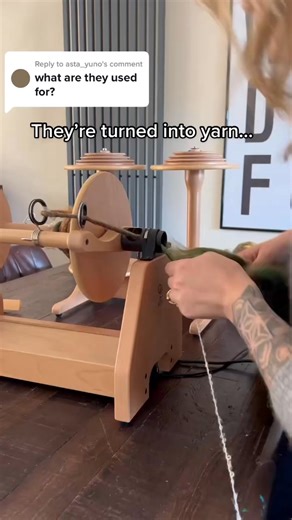 #makingyarn #handspun #oddlysatisfying #espinner #spinningwheel #yarn #yarntok #crafting #crafttok #diytok #learnontiktok #oddlysatisfyingvideo | Juliana C. Hudson