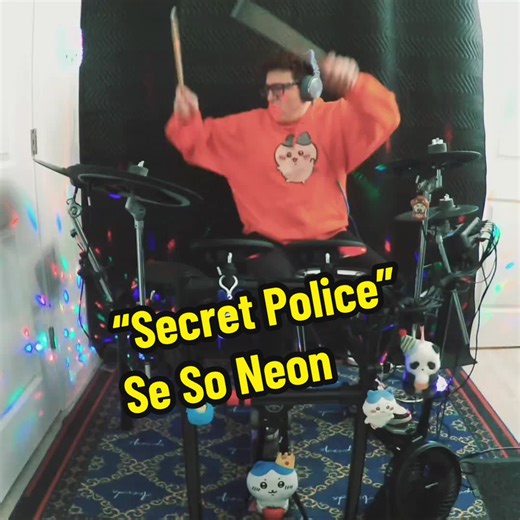 @새소년 / SE SO NEON Hwang Soyoon is such an incredible artist, I would love to work with her one day. I hope she sees this! Please repost it! This is me doing her song “Secret Police”. The full version will be on my YT channel soon! #soyoon #hwangsoyoon #sesoneon #drummer #kpopfyp