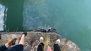 1M views · 10K reactions | On bat un record en pêche à l'aimant ! Des découvertes insolites sous ce pont, une portière toute neuve, une caisse avec de l'argent et plein d'autres surprises ! N'hésitez pas à suivre notre ami Alex sur son groupe Pêche à l aimant ! | Pêcheur de Trésors | Facebook