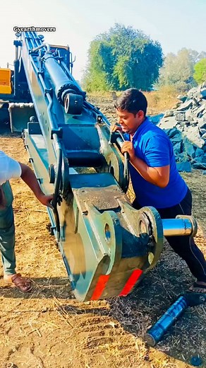 Sims Tirkha Phashi Nikalane Ki Information idea💡 #excavator #hyundai #operator #helper #work #maintenance #nosepin #longreach #longboom #sims #tips #skill #knowledge #information #gyearthmovers @gyearthmovers | Gyearthmovers