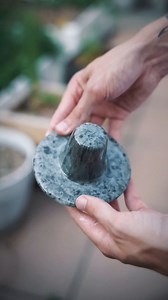 ♻️🔥🖤 . . . #glassartist #recycledglass #fusedglass #glassart #glasssculpture #wasteart #zerowastecraft #upcycleddesign #studioartist #kilnformedglass #glassprocess #artreel #makersmovement #canadianartist #contemporarycraft | Artglas