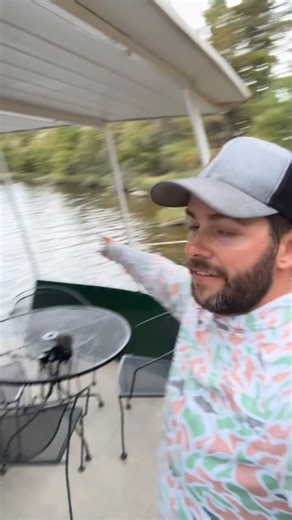 Kyle Tyree on Instagram: "HOUSEBOAT TOUR! Full quick walk-through of the rig we stayed on with @rainylakehouseboats 🎣 This thing is a straight-up floating cabin. You’ve got a front porch with a grill + table, full kitchen setup with a full-size fridge, freezer, and 4-burner stove and oven, bathroom with a stand-up shower, and room to sleep 8 people comfortably. Add in dual engines, a generator, and a hot tub on the roof 🛁 and you’ve got the ultimate lake setup. here’s the best part tie your fi