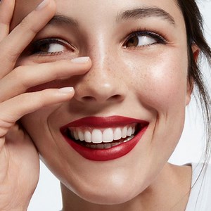 Up your lipstick game. Introducing a new way to wear matte: Clinique Pop™ Lip Shadow💄. Step 1 - Activate colour. Step 2 - Gently push the sponge applicator inside the cap. Step 3 - Twist to seal and load colour again. | Clinique