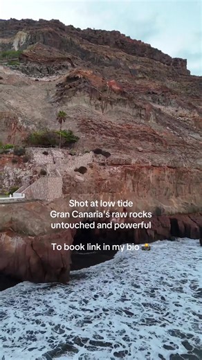 A low tide cave, raw stone textures, and quiet moments. Gran Canaria's rocks make the perfect backdrop for photo shot 📸. To book link in my bio 📸✨#photographer #viral #traveltok #grancanaria🇮🇨 #spain