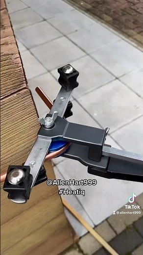 How to bend copper pipe plumber, demonstrating bending copper pipe with a bending machine #Plumber