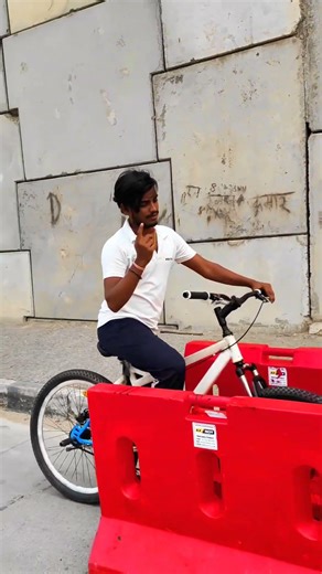 Crazy Wheelie on the Street 🚴‍♂️😱||#shorts #wheelie #cycle #cyclestunt #stunt #trending #viralvideo