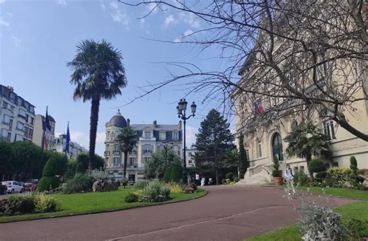 Local commercial à Vendre - Avenue De La Résistance, 93340 Le Raincy - 794 m² | LoopNet France