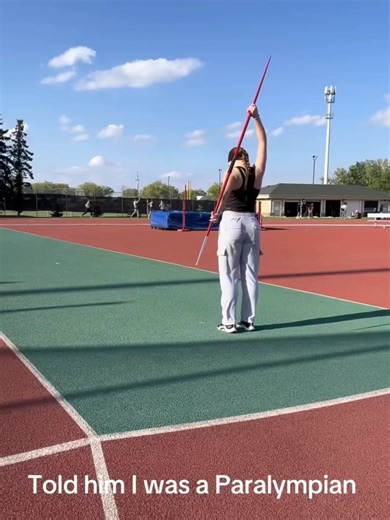 Strength isn’t about sight, it’s about trust, and belief in your own power ☄️⁠ ⁠ Video Credit: ⁠ @ashaspearsss #Blind #Blindness #NoLimits #Athlete #Paralympian #Sport #Javelin