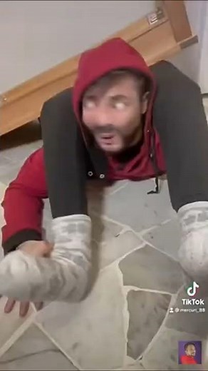 Funny Mercuri_88 Tiktok Videos - Oh no our table is broken!
