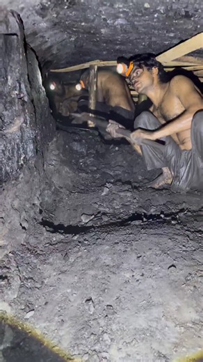 Life Underground 5000feet - How they mine Tons of Coal from deep mine cave #mining #coalmining #blackdiamond #mining #coal #coalmining #viral #viralreel #gold #diamond #goldmine | Mining Empire