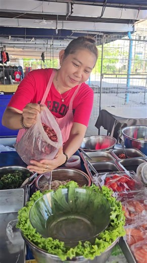 ยำหอยแครง ตลาดเปิดท้ายรถไฟสระบุรี #ยำหอยแครง #ยำหอย #คลีเอเตอรtiktok #ร้านเด็ด #ตลาดเปิดท้ายรถไฟสระบุรี