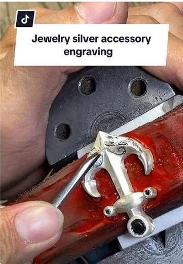 Jewelry silver accessory engraving.💪💪 #jewelry #jewellery #silver #gold #ring #necklace#bracelet #earrings #jewelrybusiness #jewelrytiktok #jewelrymaking #jewelrydesigner #jewelryfactory #jewels #silverjewelry #goldjewelry #gems #gemstone #diamond #foryoupage #foru #capcut #fyp #engraving #cad #3d