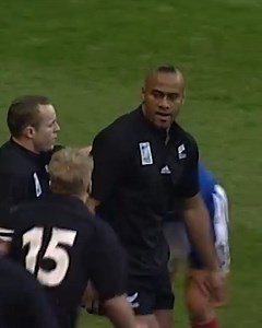 Double trouble from Jonah Lomu 👏 Would be a crime not to re-live these beauties ahead of this weekend's match against France! Re-watch more iconic matches against France for free on NZR 👉 https://app.nzrplus.com/video/505452/2003--new-zealand-v-france #AllBlacks | All Blacks