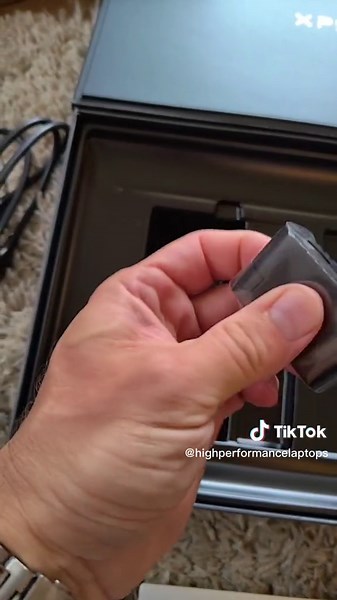 Unboxing the Dell XPS 15 9520 laptop #fyp #unboxing #unboxinglaptops #unboxingvideo #unboxingtech #dell #laptop #laptops @Intel Corporation