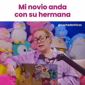 Hay una línea bien delgada entre cuidar y acompañar a tu hermana… ¡y que ella ya te vea como pareja! 😳 Pero uff, qué chismaza traemos en esta nueva temporada 🔥 ¡Corre a ver este súper capítulo con Xanic - Esa Morra Me Mama y Erika Buenfil! Ya disponible en el link de los comentarios 🏃‍♀️💨 | Noche De Chicxs