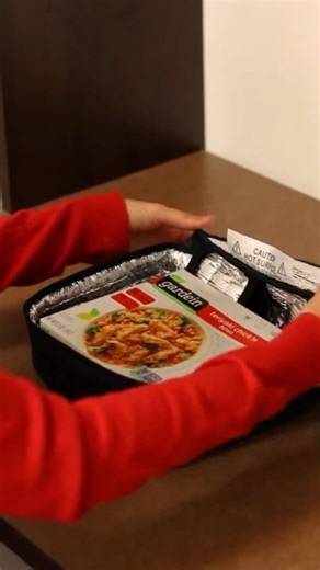 🔥 Say goodbye to cold lunches! 🍲✨ With HOTLOGIC®, enjoy the luxury of warm, delicious meals on the go! Whether at work, school, or a picnic, your food stays perfectly heated until you're ready to savor every bite. 😋🔥 No more settling for lukewarm lunches – elevate your dining experience with HOTLOGIC®! 🚗🌯 Ready to enjoy every meal warm and satisfying? Click the link in our bio to grab your Mini today! #HeatThingsUp #HotLogic #HotLogicMini #HotLogicMax #Cooking #Mealprep #Food | HOTLOGIC