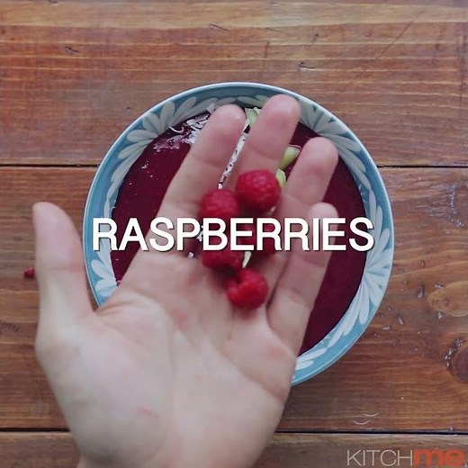 Berry and Beet Detox Smoothie Bowl