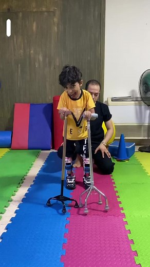 Forward walking useing two sticks ✅✅ | مركز كيان للعلاج الطبيعي المكثف وتأهيل الأطفال
