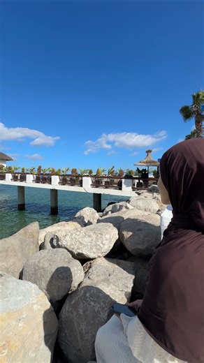 𝑨𝒍𝒂𝒆 ~ é𝒕𝒖𝒅𝒊𝒂𝒏𝒕𝒆 📚📂 on Instagram: "🌍 Aujourd’hui, tout se passe en ligne. Et le digital marketing, c’est la compétence que tout le monde devrait connaître. 💻 Cette formation t’apprend à : • comprendre comment fonctionnent les réseaux, • créer du contenu stratégique, • et construire une liberté professionnelle. 🕊️ Ce que j’aime ? C’est flexible, tu apprends à ton rythme, et tu peux le faire en parallèle de tes études ou de ton travail. 🎯 Si tu veux : • développer des skills rech