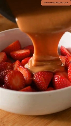 🍓 Caramel Strawberry Clusters – Juicy, Sweet & So Easy! 🍫 Fresh strawberries covered in warm caramel and drizzled with chocolate… these little clusters are pure dessert magic. No baking, just mix, drizzle, and chill! 😍 ✨ Ingredients: Strawberries, caramel, cream, and melted chocolate. 💛 Perfect for parties, gifts, or a quick sweet treat! | Free Recipes