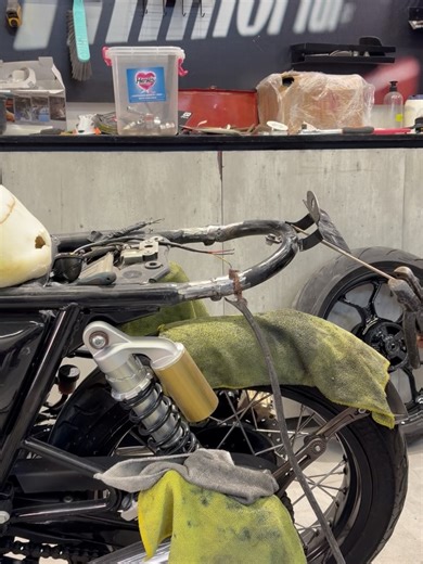 MS__Garage | Interceptor 650 - Paint protection film with 7 years warranty ✅ Chassis + Seat costum ✅ | Instagram