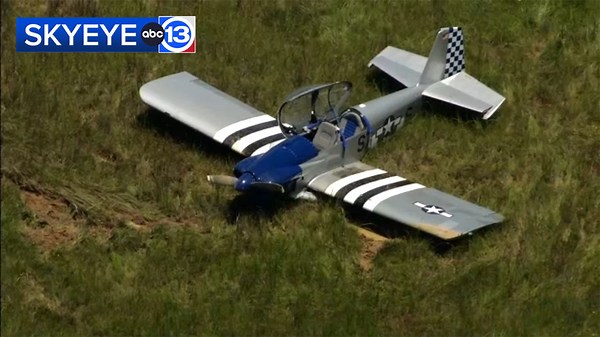 Small plane veers off runway at Conroe-North Houston Airport, no injuries reported, Conroe PD says