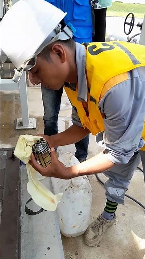 Filling oil in Constant level oiler