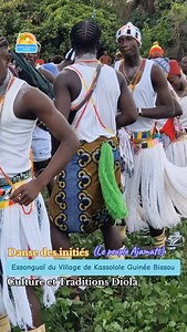 813 reactions · 27 comments | Au cœur de cette célébration, la danse occupe une place centrale. C’est à travers elle que les initiés expriment leur fierté, leur force et leur nouvelle identité d’homme. 滛滛滛滛滛. #travelguide #voyagedecouverte #guideguineebissau #culturetraditionsdiola #kassolol #culturediola #diola | Aventure Destination Sénégal | Facebook