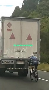 Peligrosa forma de entrenar. Por eso son necesarios lugares de alto rendimiento. Pero un Presidente que ahora Felícita a medallista olímpico dijo que no eran necesarios. Un tal Lenin era. Cuando ganan asoman las autoridades que nada hacen por los deportistas. Esta es la verdad. | Jonnathan Carrera
