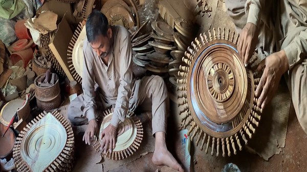 Creating a Stylish Handmade Wooden Wall Clock