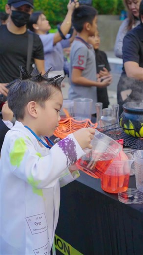 A Halloween experiment that sparked curiosity and wonder. Inside the Spooky Science Lab, young mad scientists entered a world of glowing beakers, curious formulas, and thrilling discoveries — even venturing around the estate in search of mysterious “specimens” (aka sweets)⚡🧪 Until the next experiment! 👻 #AzuelaCove #EstateLiving #Halloween2025 | Azuela Cove