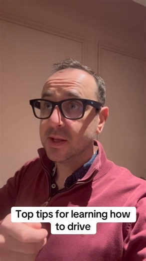 🚗 TOP TIP FOR LEARNING HOW TO DRIVE (that nobody talks about) 👇 Learning how to drive isn’t hard… 👉 Staying focused is. Be honest: • You’re thinking about work • Or what you’re having for dinner • Or that text you didn’t reply to • Or you’re stressing about the test before you’ve even moved off 😅 And then suddenly… ❌ You miss a mirror check ❌ You forget a signal ❌ You think “Why did I do that?” So here’s the real top tip 👇 🧠 Drive the car you’re in not the life in your head. Ask yourself t