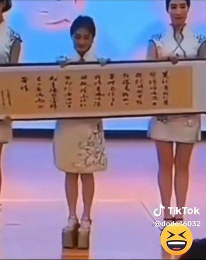 Catwalk Fails: Hilarious Moments in Modeling