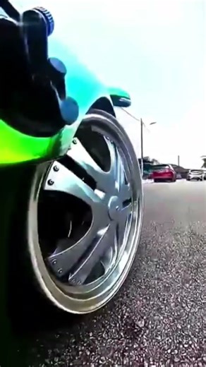 floating hub cap #Rolls-Royce#car#shorts