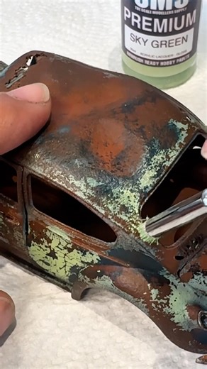 Weathering a 1960s VW Beetle by Tamiya to create a story of the life it’s lived. #miniature #howto