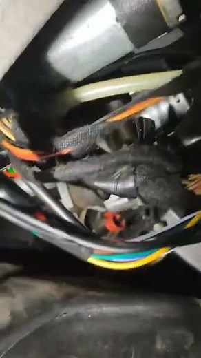 Replacing the steering angle sensor on a BMW X5 e53