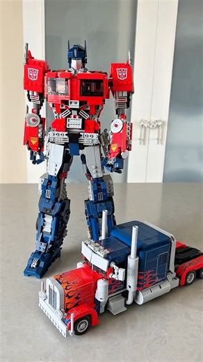 Bigger Optimus is better Optimus (LEGO) 🤷🏻‍♂️