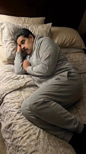 POV: What nicolás maduro saw when he wakes up This video made with nano banana pro and kling motion control #fyp #usa #trump #venezuela #oilpainting | MOVIE CLIPS