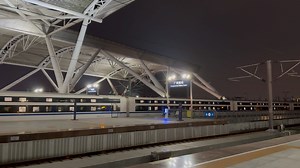 纵向卧铺动车组CRH2E担当的D904次(深圳北-北京西)广州南站出站