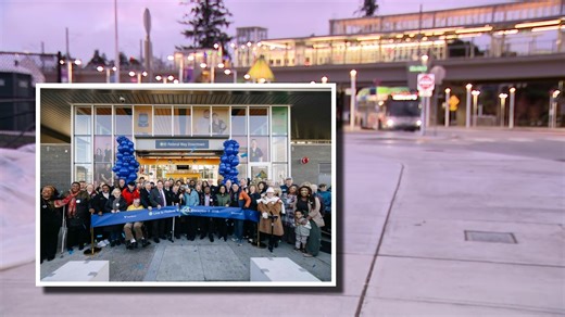 Federal Way, WA light rail extension officially opens to public