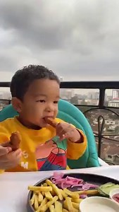 17M views · 101 reactions | This is im-peck-able!! Our chicken strips are breaded, pre-cooked, and do not need defrosting. Enjoy this Crispy Kuku treat from The Roaming Chef. Open, fry, and enjoy all the taste and flavour in just 5-8 minutes. #FromOurFarmToYourFamily #OpenFryEnjoy | Kenchic | Facebook