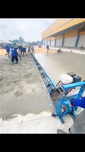 Paving process of concrete floor with frame vibration beam